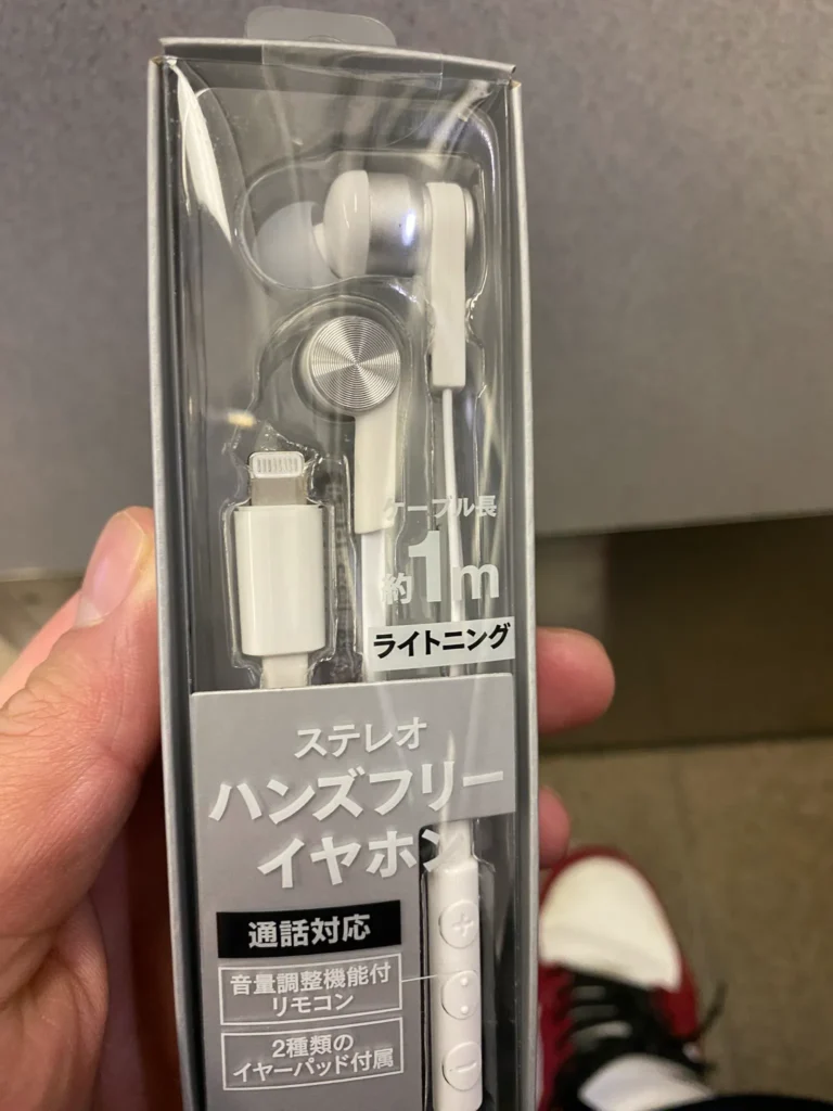 コンビニ 有線イヤホン
