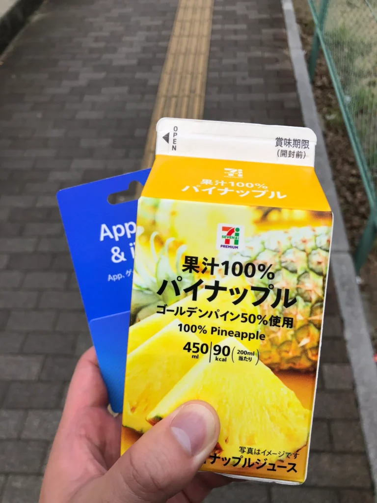 100% パイナップルジュース コンビニ

