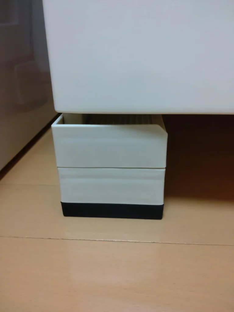  机の高さを上げるグッズはダイソーで買えますか？